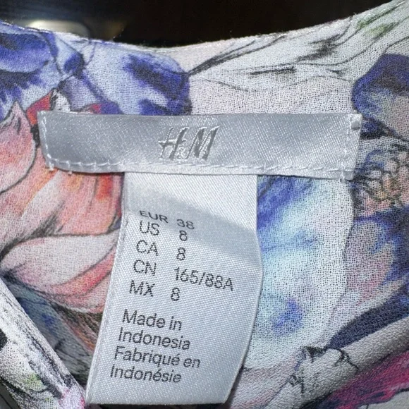 Cute Size 8 Top. MUST BE BUNDLED. (T) - Picture 2 of 7